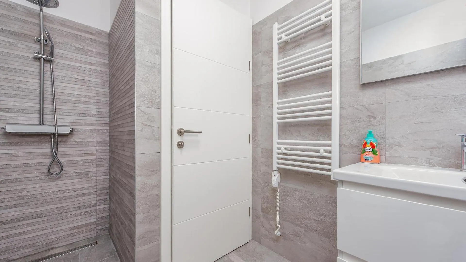 2 Bedroom Lovely Apartment In 扎达尔 克罗地亚
