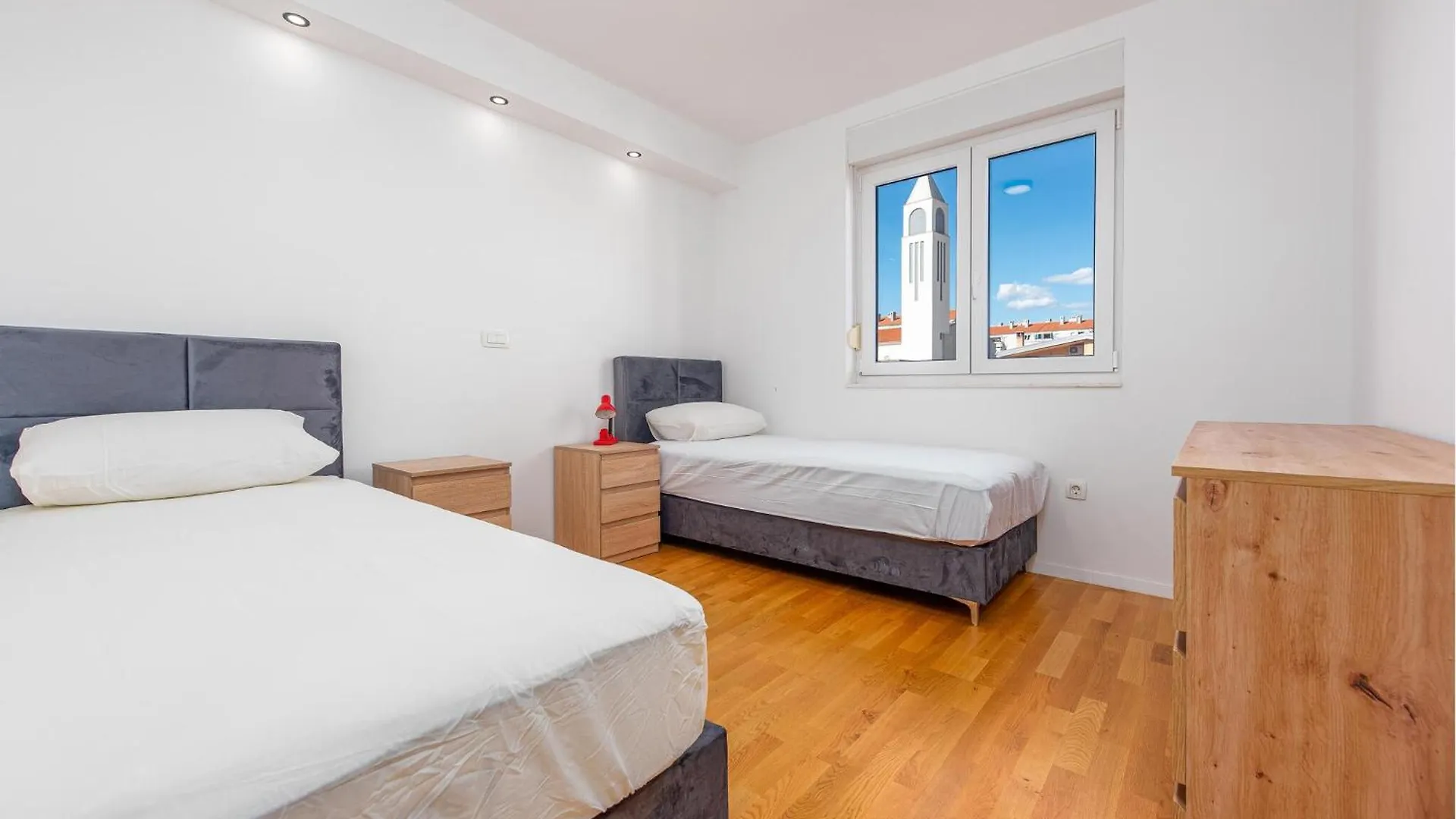 2 Bedroom Lovely Apartment In 扎达尔
