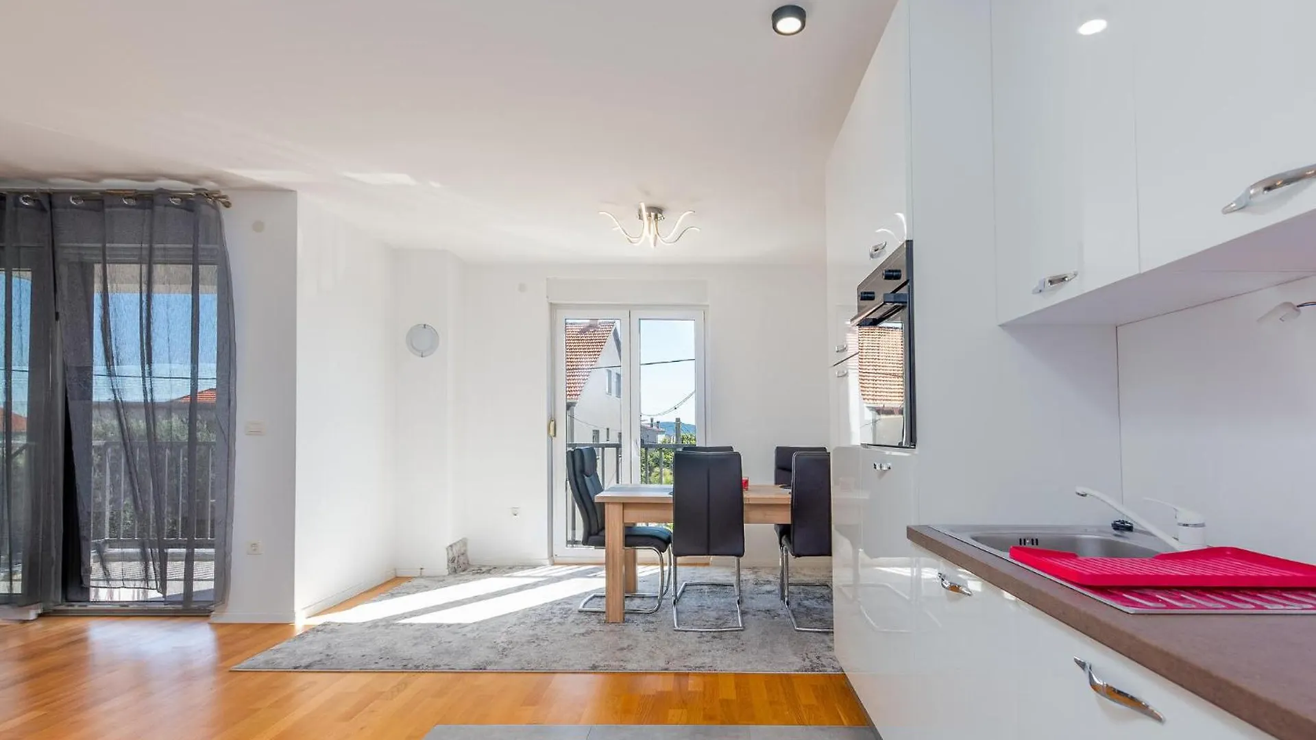 2 Bedroom Lovely Apartment In 扎达尔